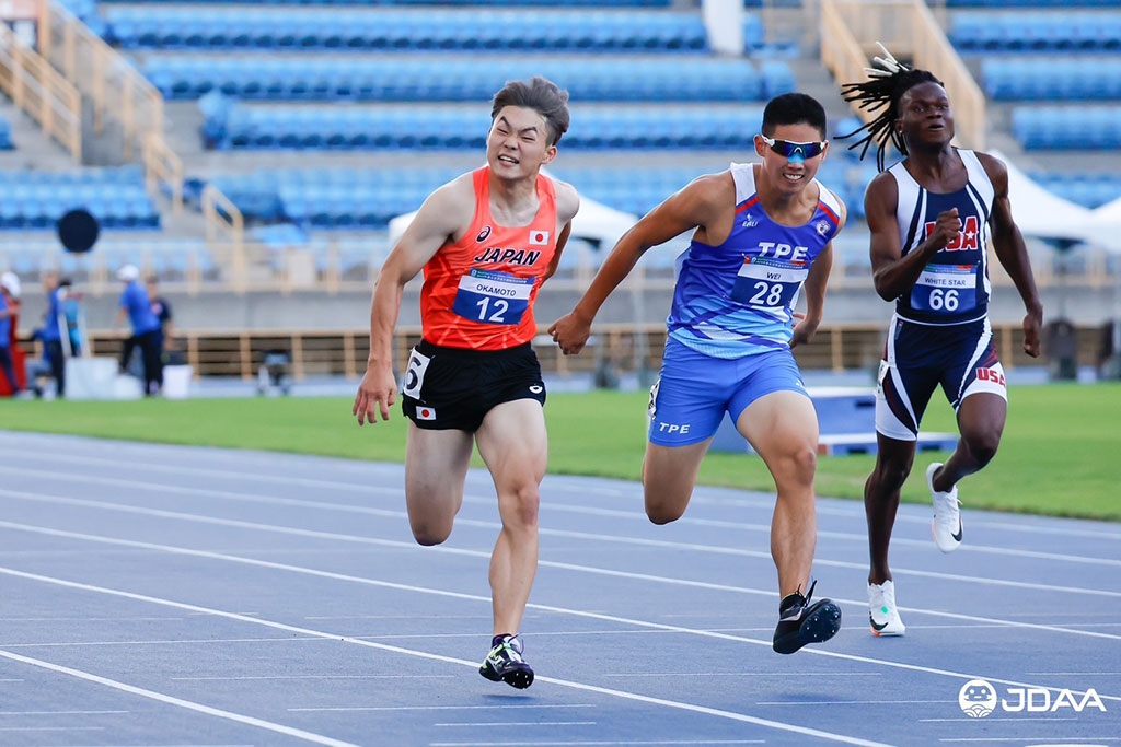 岡本 隼 選手